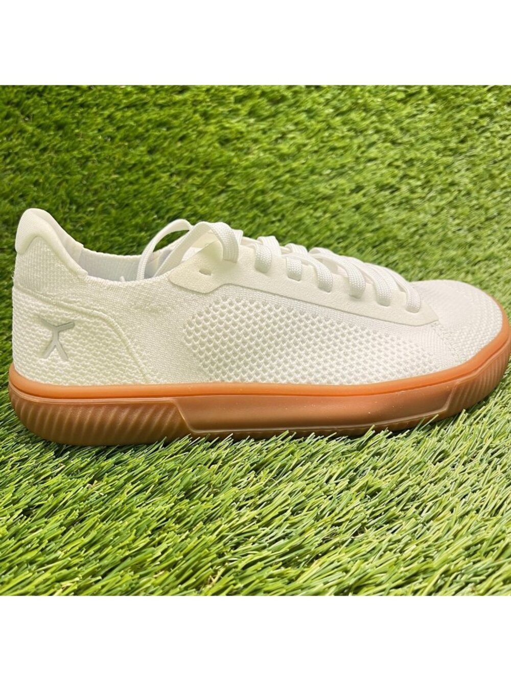 Flux Footwear Adapt Trainer White Gum Womens Size 7.5 Athletic Shoes Sneakers